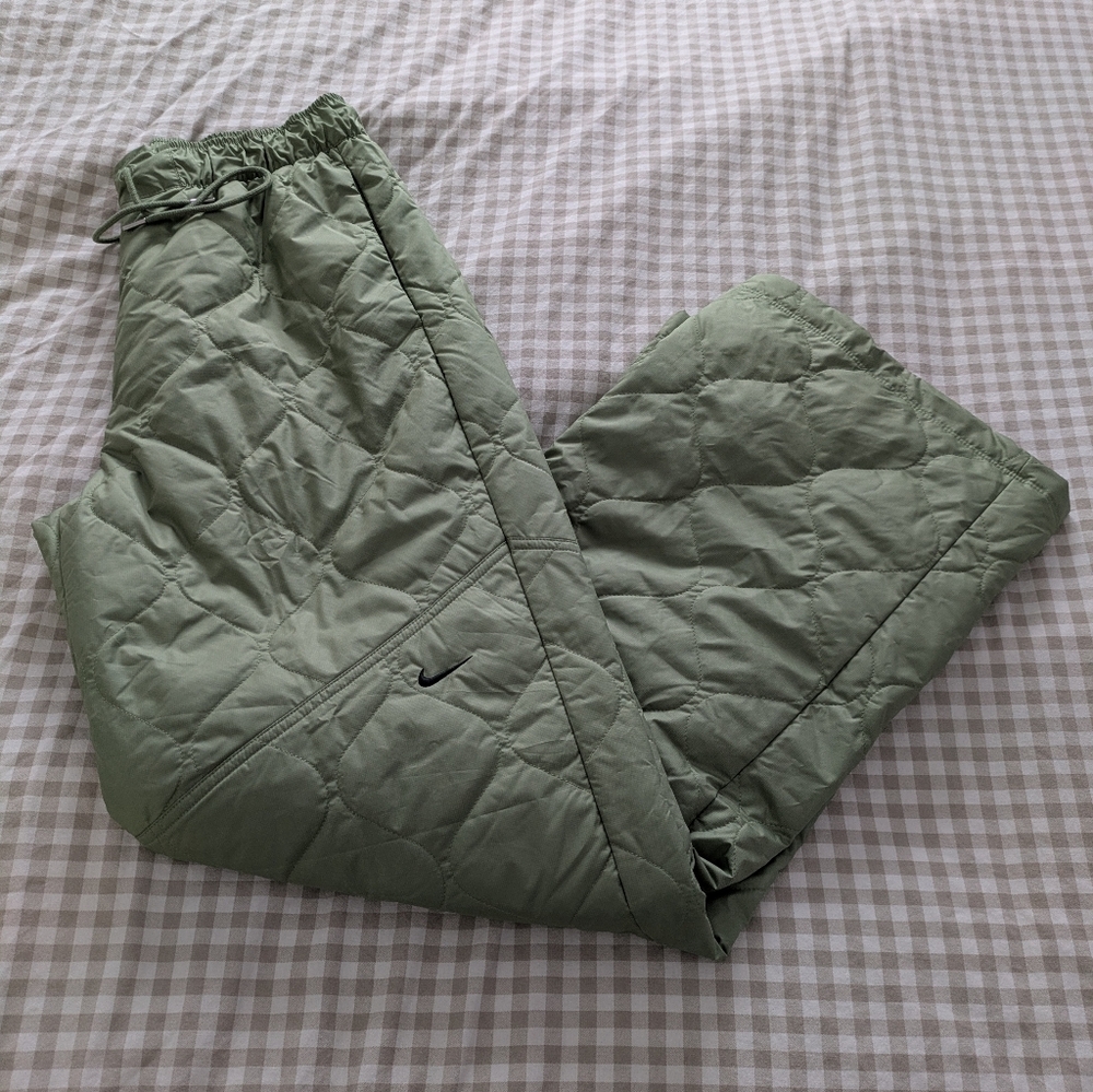 Nike Women's Quilt High Rise Omni-Heat HBR Pants Medium For Sale Until Monday!